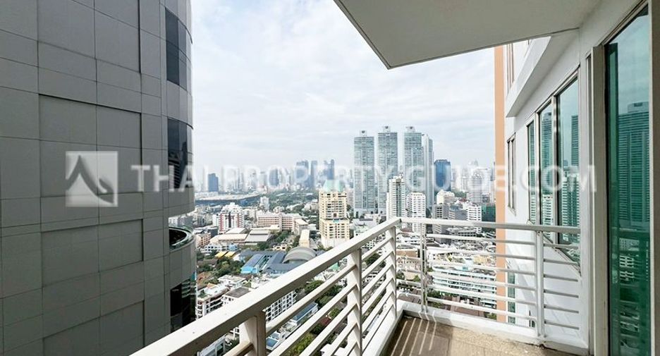 For rent 3 bedrooms condo in Khlong Toei, Bangkok