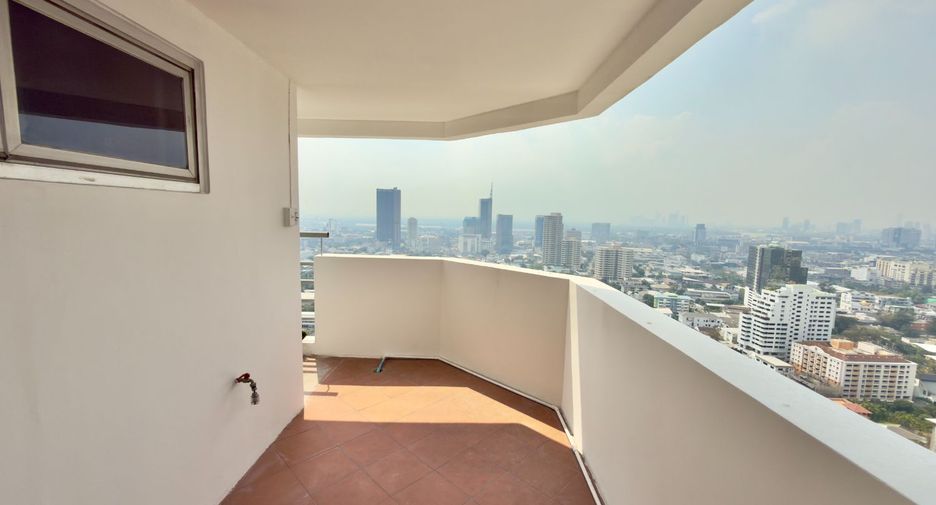 À louer 3 chambres condo à Khlong Toei, Bangkok