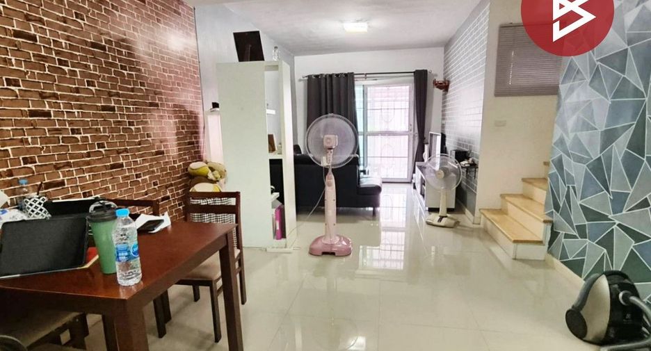 For sale 3 ベッドルーム townhouse in Mueang Samut Prakan, Samut Prakan