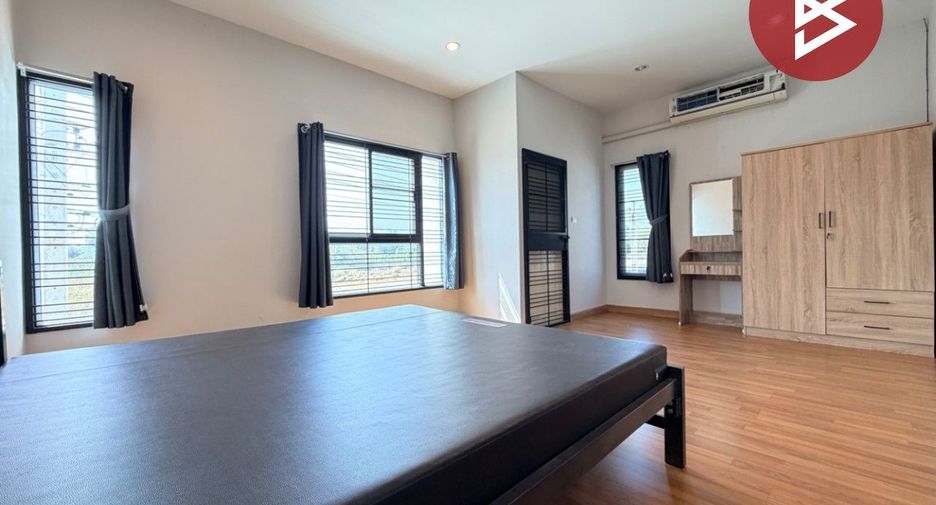 Продажа 3 спальни таунхаус в Mueang Chon Buri, Чонбури