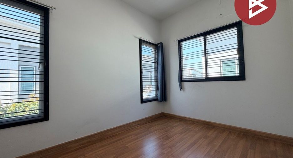 Продажа 3 спальни таунхаус в Mueang Chon Buri, Чонбури