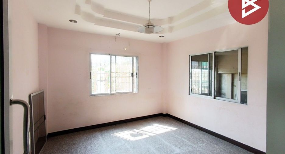 Casa en venta de 4 habitaciones en Phutthamonthon, Nakhon Pathom