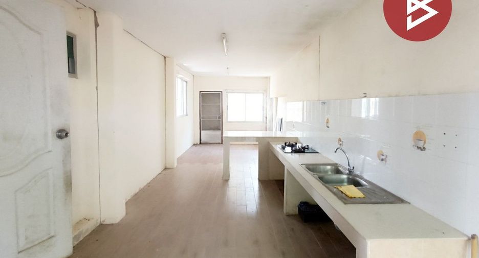 Casa en venta de 4 habitaciones en Phutthamonthon, Nakhon Pathom