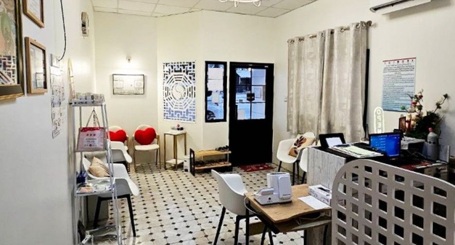Local comercial en venta de 3 habitaciones en Mueang Rayong, Rayong