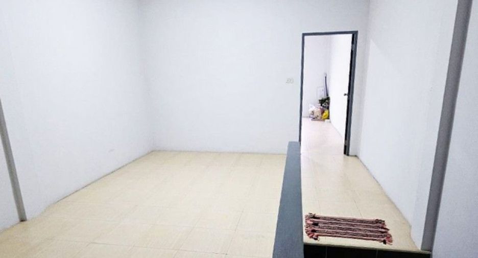 Local comercial en venta de 3 habitaciones en Mueang Rayong, Rayong