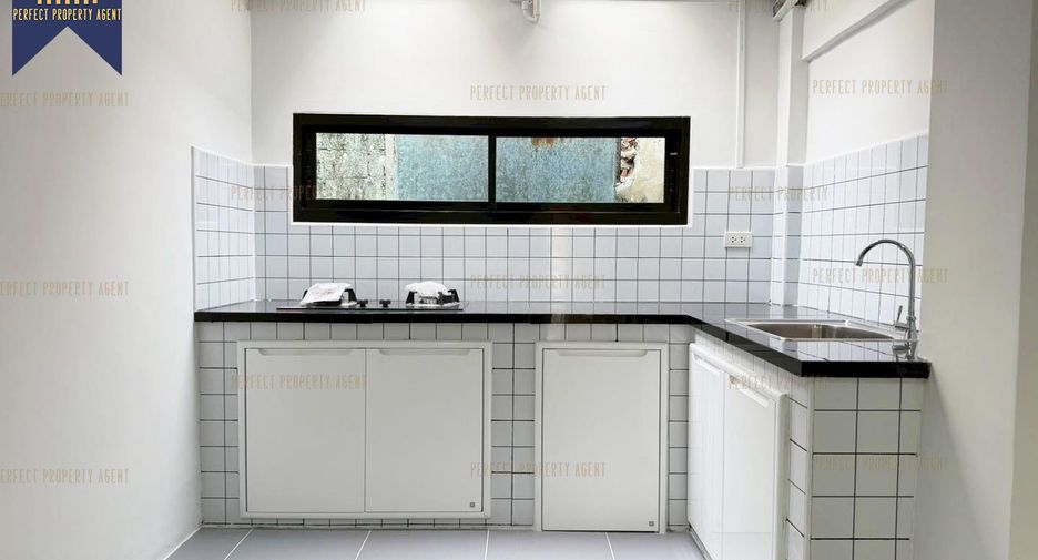 For sale 2 bedrooms townhouse in Lat Phrao, Bangkok