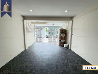 For sale 2 bedrooms townhouse in Lat Phrao, Bangkok