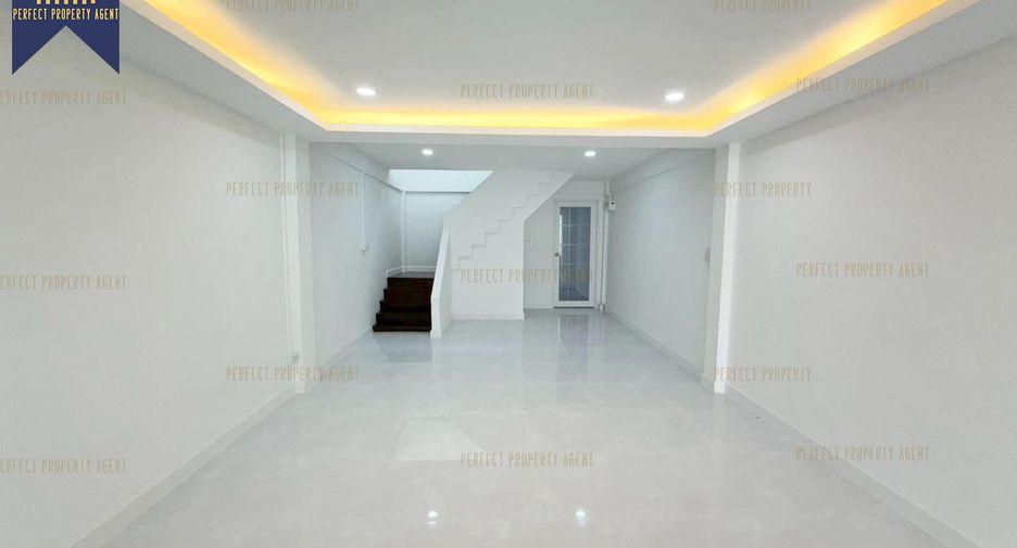 For sale 2 bedrooms townhouse in Lat Phrao, Bangkok