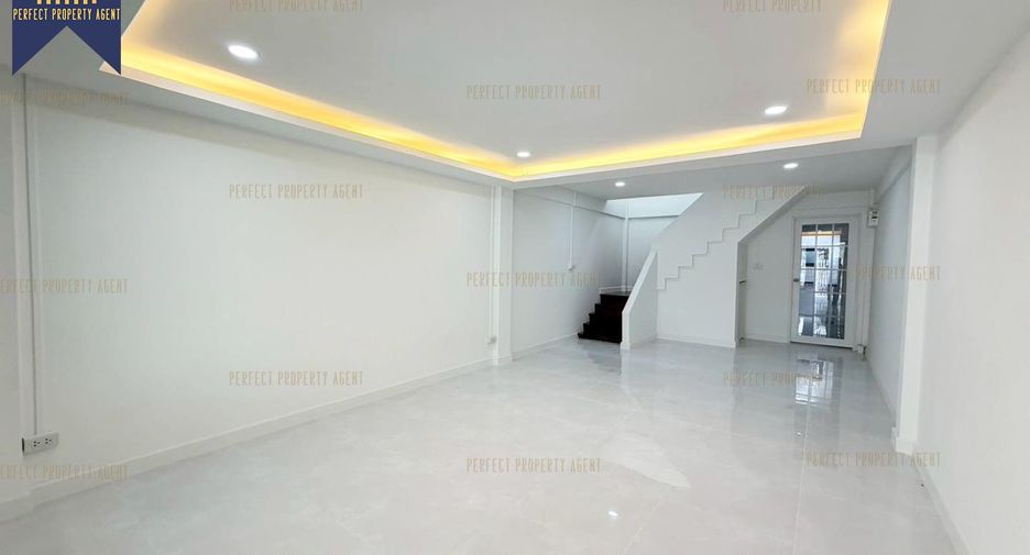For sale 2 bedrooms townhouse in Lat Phrao, Bangkok
