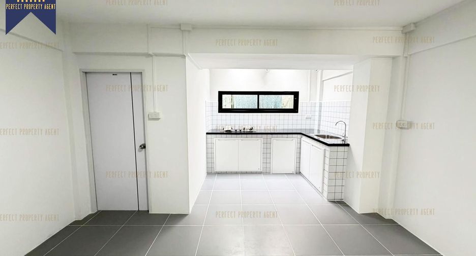 For sale 2 bedrooms townhouse in Lat Phrao, Bangkok
