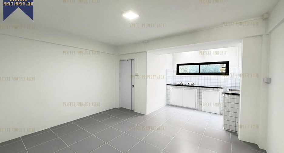 For sale 2 bedrooms townhouse in Lat Phrao, Bangkok