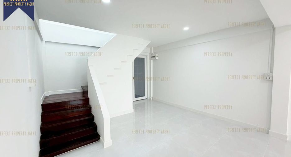 For sale 2 bedrooms townhouse in Lat Phrao, Bangkok
