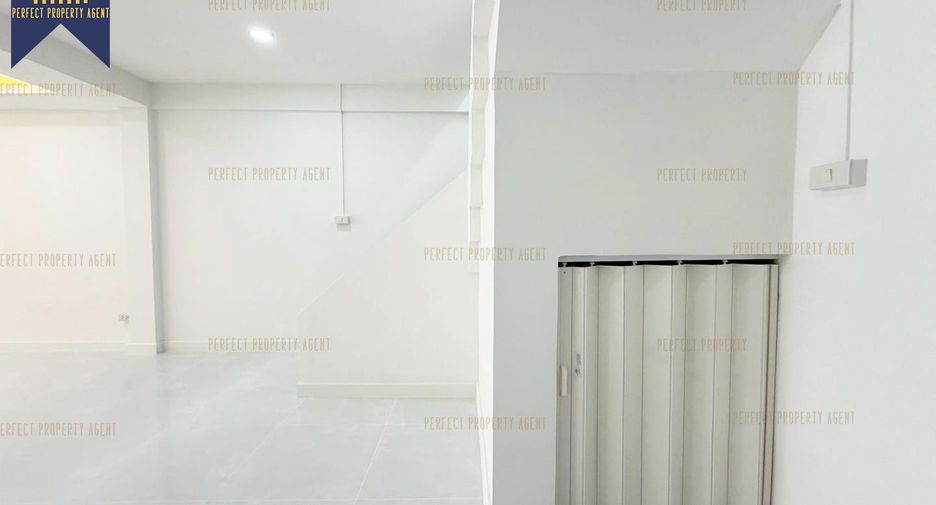 For sale 2 bedrooms townhouse in Lat Phrao, Bangkok