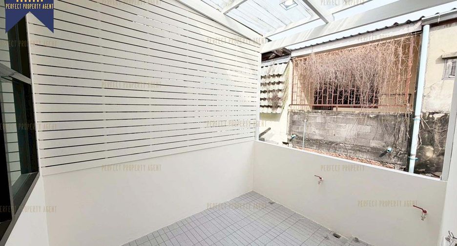 For sale 2 bedrooms townhouse in Lat Phrao, Bangkok