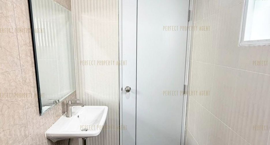 For sale 2 bedrooms townhouse in Lat Phrao, Bangkok