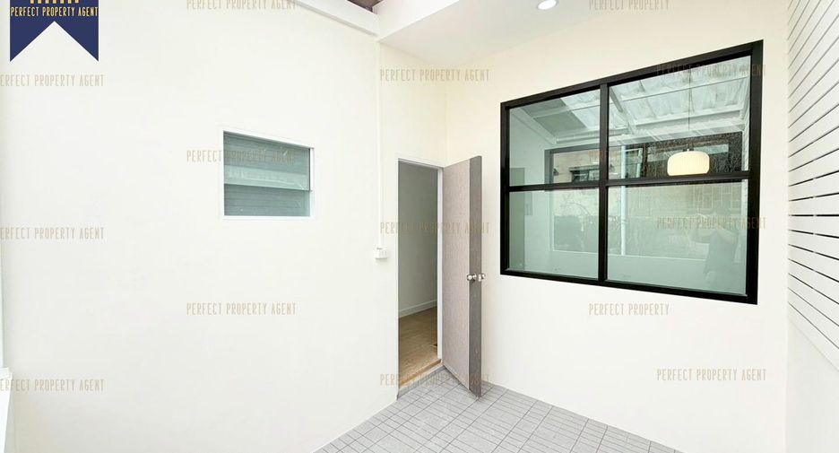 For sale 2 bedrooms townhouse in Lat Phrao, Bangkok