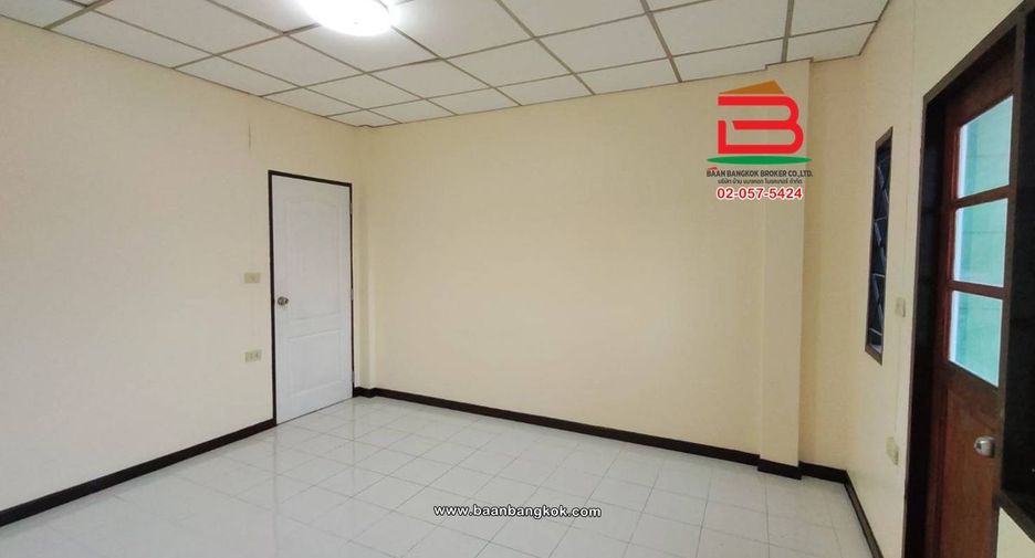 出租 和 出售 4 卧室 联排别墅 在 Lam Luk Ka, Pathum Thani