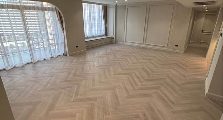 For rent 3 bedrooms condo in Pathum Wan, Bangkok