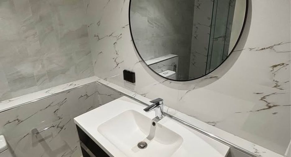For rent 3 bedrooms condo in Pathum Wan, Bangkok