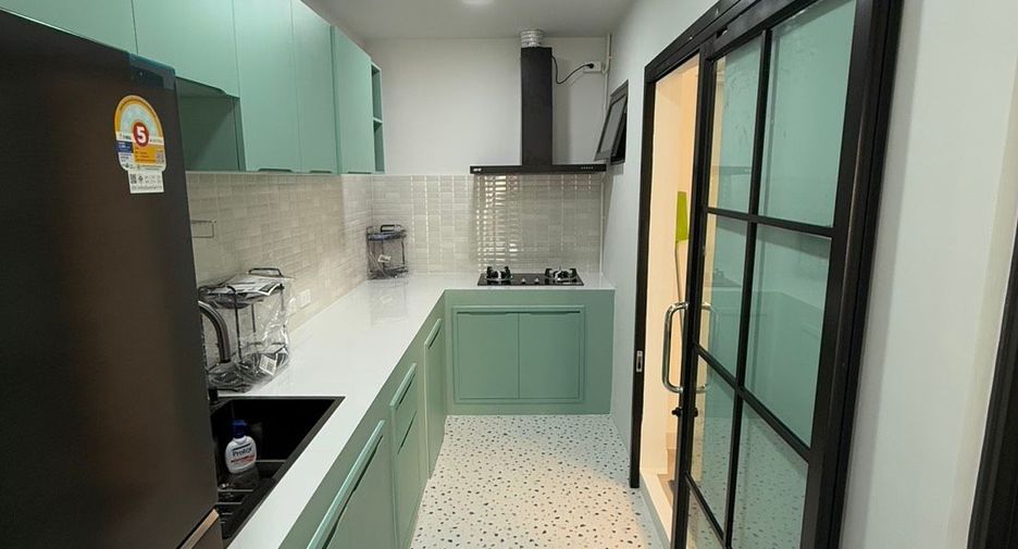 For rent 2 bedrooms townhouse in Bang Phli, Samut Prakan