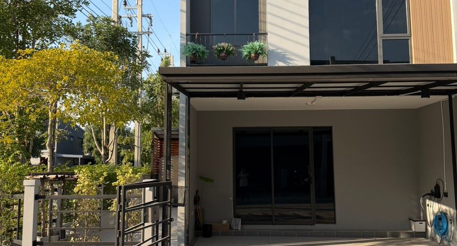 For rent 2 bedrooms townhouse in Bang Phli, Samut Prakan