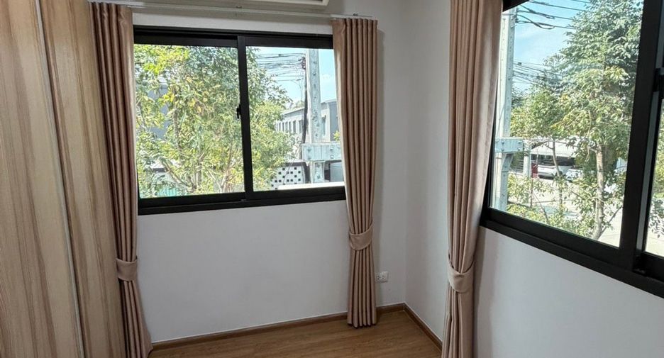 For rent 2 bedrooms townhouse in Bang Phli, Samut Prakan