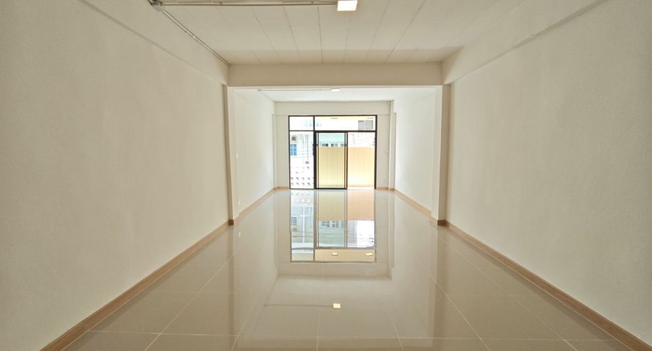 For sale retail Space in Bangkok Noi, Bangkok