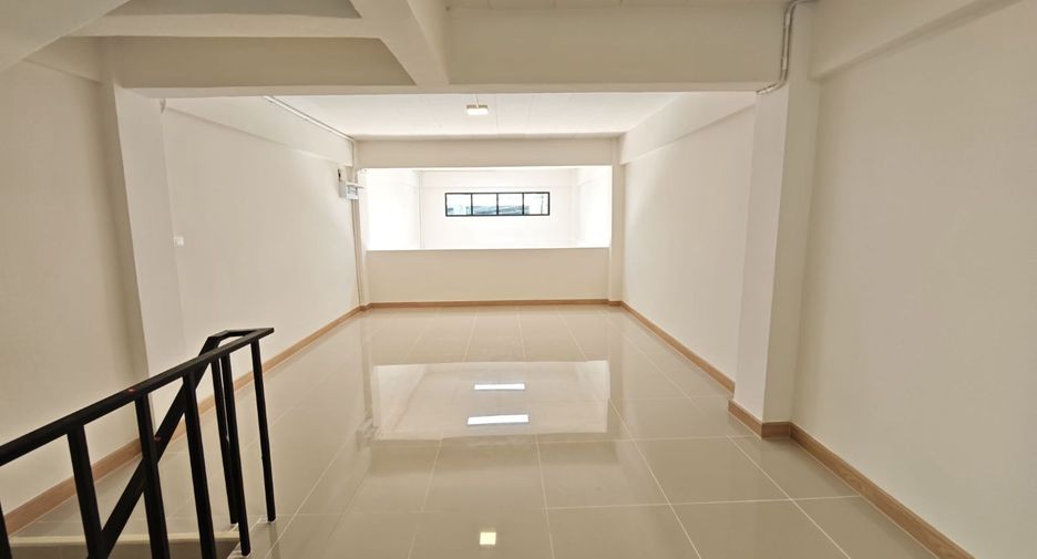 For sale retail Space in Bangkok Noi, Bangkok