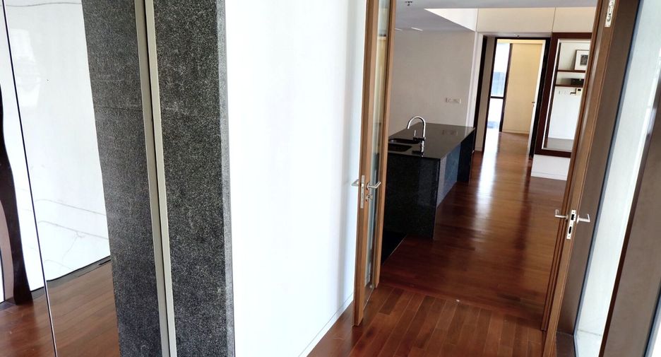For sale 2 bedrooms condo in Pathum Wan, Bangkok