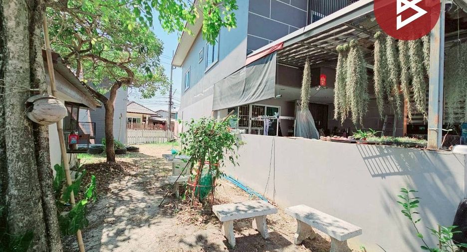 For sale 3 bedrooms townhouse in Phan Thong, Chonburi