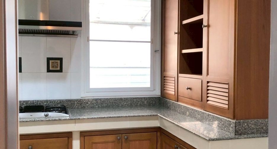 For rent 4 bedrooms house in Prawet, Bangkok