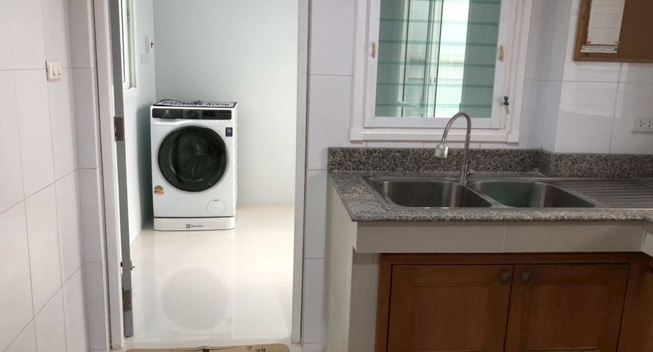 For rent 4 bedrooms house in Prawet, Bangkok