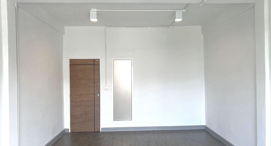 For sale retail Space in Bang Kapi, Bangkok
