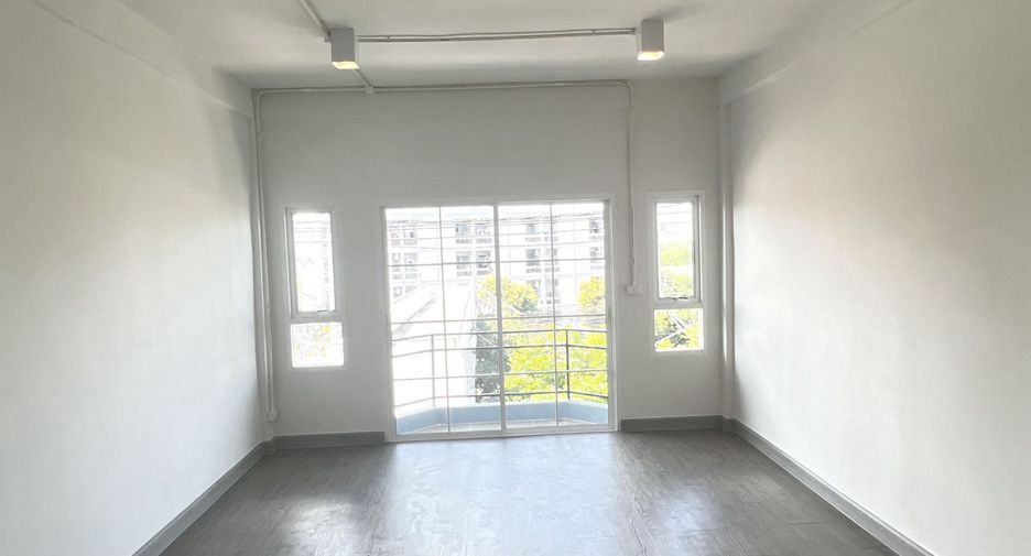 For sale retail Space in Bang Kapi, Bangkok
