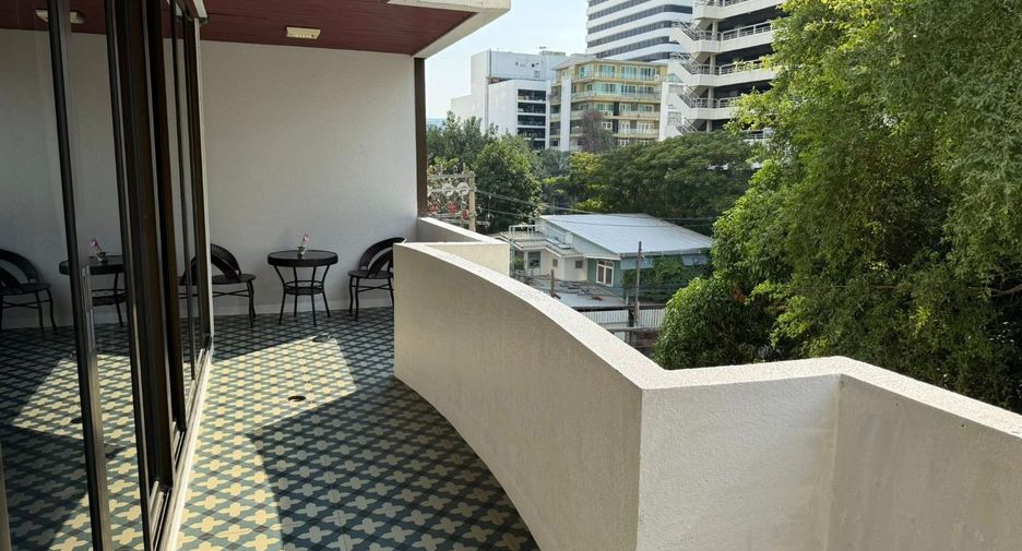 For rent 1 bed condo in Khlong Toei, Bangkok