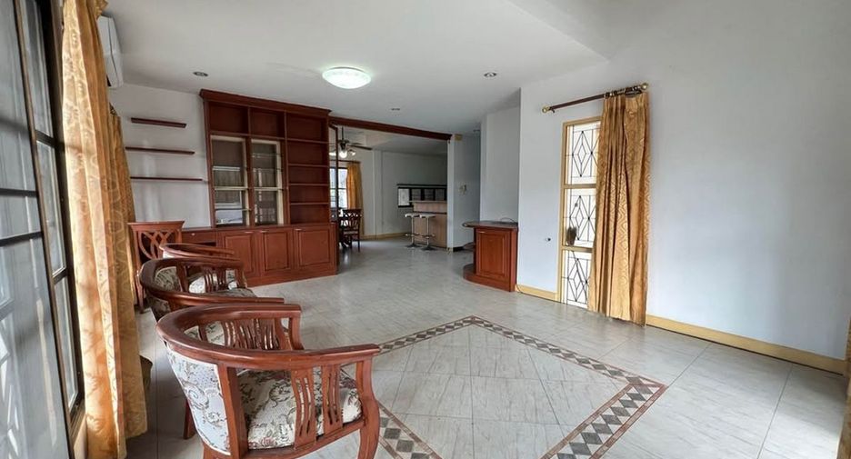 Haus zum Kauf mit 4 Zimmer in Bang Lamung, Chonburi