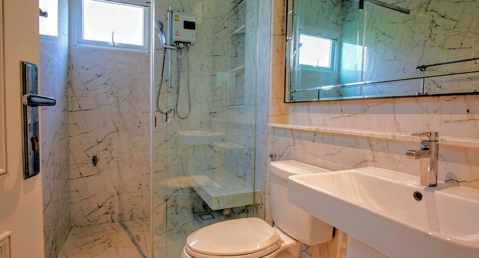 Casa en alquiler y en venta de 4 habitaciones en Bang Phli, Samut Prakan