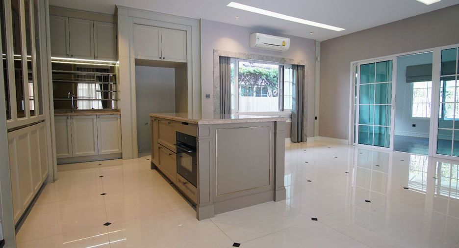 Casa en alquiler y en venta de 4 habitaciones en Bang Phli, Samut Prakan