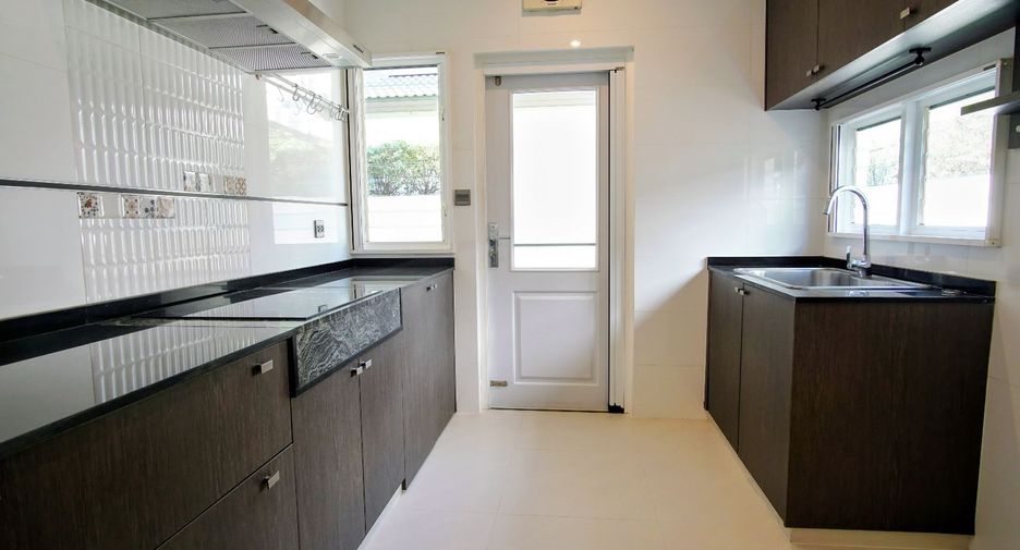 Casa en alquiler y en venta de 4 habitaciones en Bang Phli, Samut Prakan