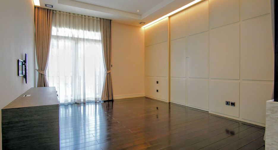 Casa en alquiler y en venta de 4 habitaciones en Bang Phli, Samut Prakan