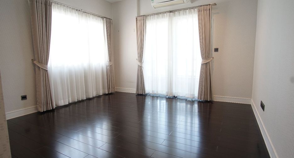 Casa en alquiler y en venta de 4 habitaciones en Bang Phli, Samut Prakan
