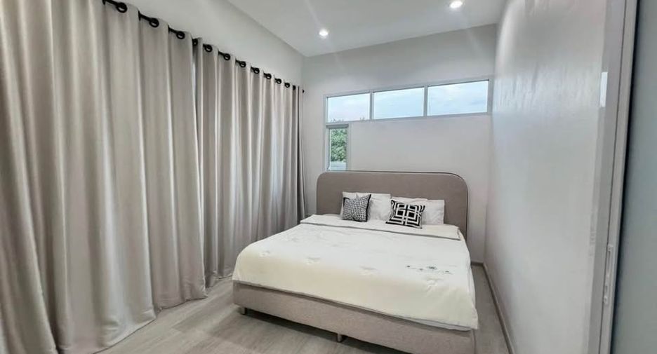 For rent 4 bedrooms villa in Sattahip, Chonburi