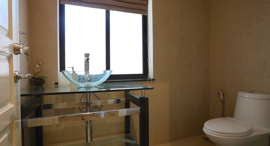 Casa en alquiler y en venta de 3 habitaciones en Bang Lamung, Chonburi