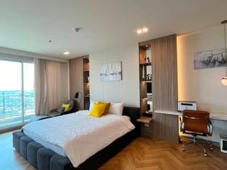 À louer et à vendre 3 chambres condo à Yan Nawa, Bangkok