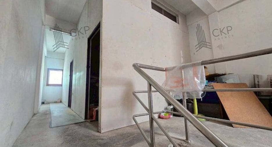 Local comercial en venta de 3 habitaciones en Prawet, Bangkok