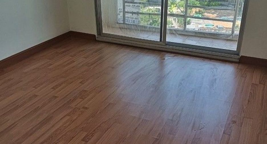 For sale 2 bedrooms condo in Wang Thonglang, Bangkok
