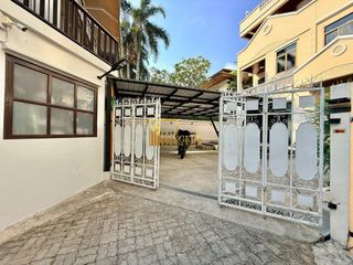 For rent 5 bedrooms house in Khlong Toei, Bangkok