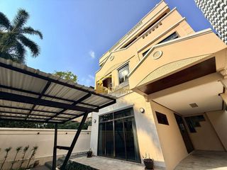 For rent 5 bedrooms house in Khlong Toei, Bangkok