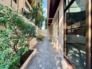 For rent 5 bedrooms house in Khlong Toei, Bangkok