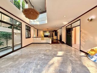 For rent 5 bedrooms house in Khlong Toei, Bangkok